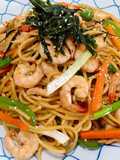 Spaghetti xào tôm, gà & rau củ