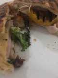 Sándwich de jamón de pavo y vegetales asados