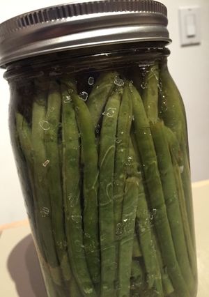 A picture of Pickled green beans.