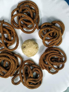 ராகி முறுக்கு (Raagi murukku recipe in tamil) செய்முறை முக்கிய புகைப்படம்