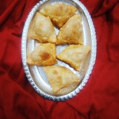 A picture of Sweet dry fruit samosa.
