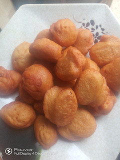 A picture of Bean cake.