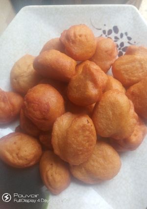 A picture of Bean cake.
