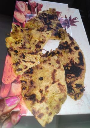 आलू बीन्स का पराठा (Aloo beans ka paratha recipe in Hindi) रेसिपी मुख्य फोटो