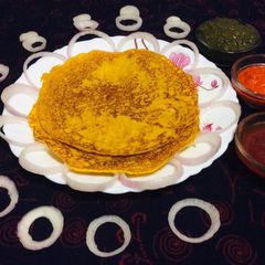 A picture of Onion tomato chilla.