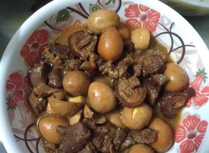 Hình của món Thịt chân giò kho trứng cút.