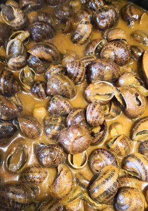 Una foto de Caracoles gordos en salsa
