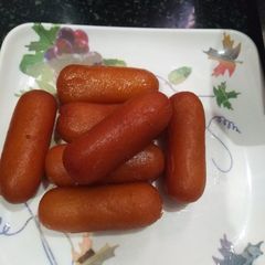 A picture of Gulab jamun.
