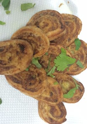 A picture of Samosa pinwheels.