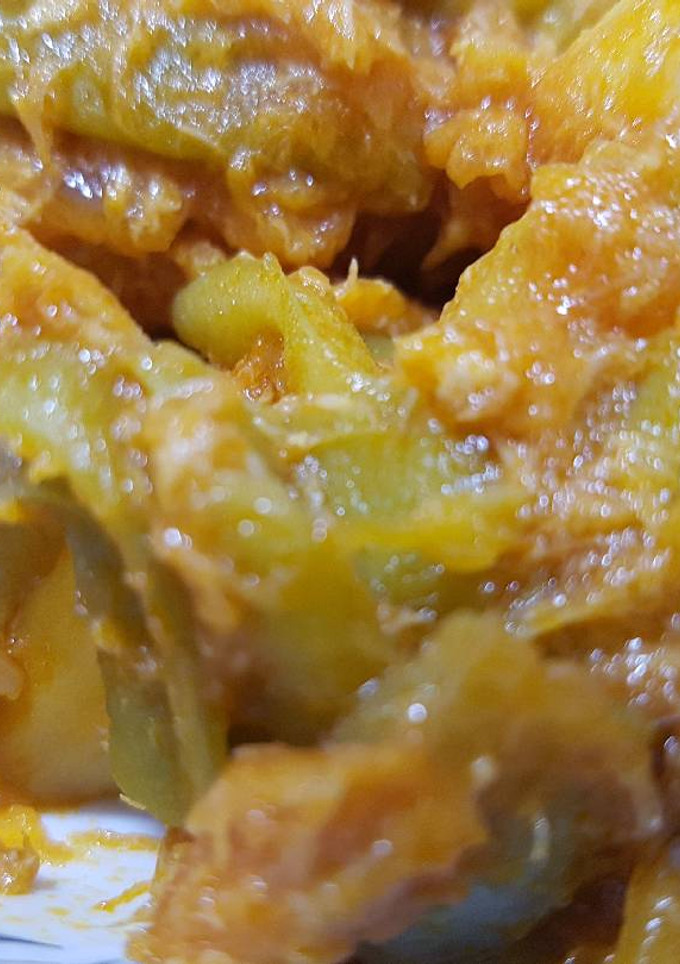 Una foto de Judías verdes con patata, atún y tomate!!😋🍴