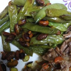 A picture of Skye's Pistachio Pole Beans.