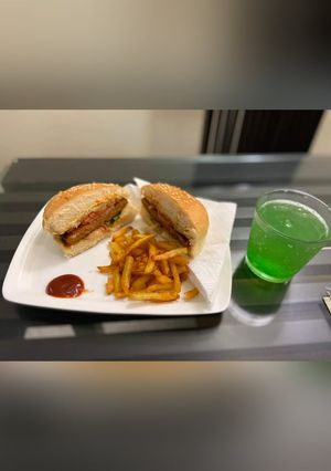 চিকেন বার্গার (Chicken Burger recipe in Bengali) রেসিপির প্রধান ছবি
