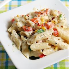 A picture of White sauce pasta.