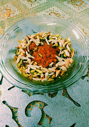 मूंग दाल हलवा (moong dal halwa recipe in Hindi) रेसिपी मुख्य फोटो
