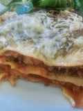 Lasaña mixta de pasta, col y carne