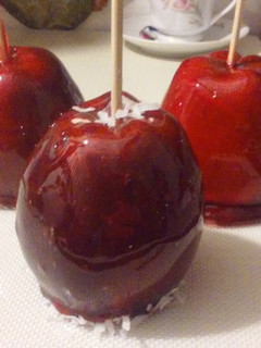 A picture of Sweet n tart candy apple.