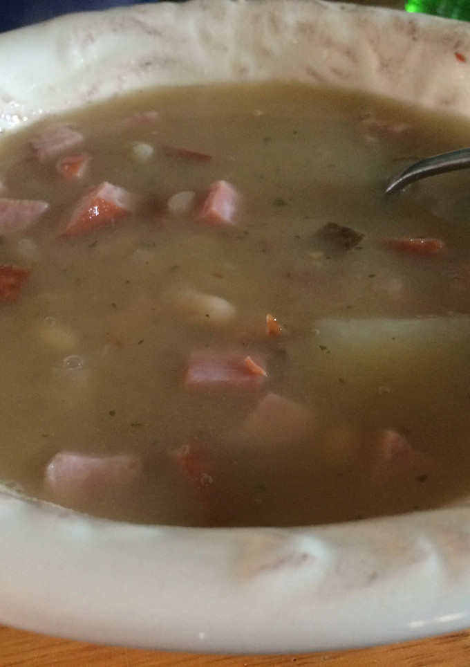 A picture of Ham and Bean Soup.
