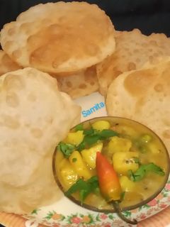 লুচি ও আলুর তরকারি (luchi alur torkari recipe in Bengali) রেসিপির প্রধান ছবি