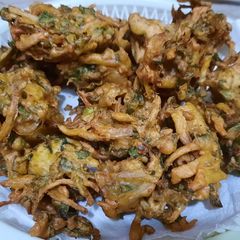 A picture of Palak piaz k pakoray.