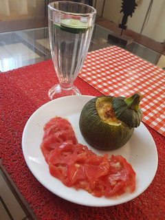 Una foto de Zucchinis Rellenos de verdura y Queso!! Grez