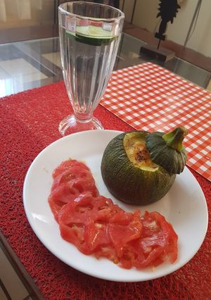 Una foto de Zucchinis Rellenos de verdura y Queso!! Grez