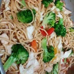 A picture of Stir fry noodles.