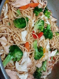 A picture of Stir fry noodles.