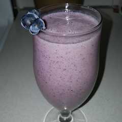 A picture of Blueberry Almond Shake.