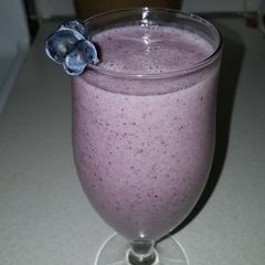 A picture of Blueberry Almond Shake.