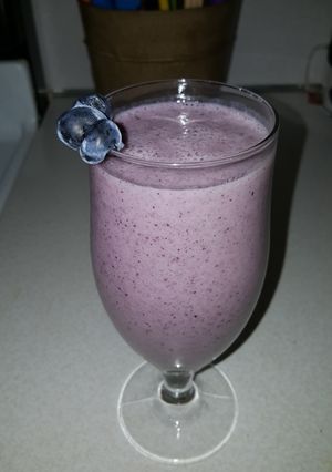 A picture of Blueberry Almond Shake.