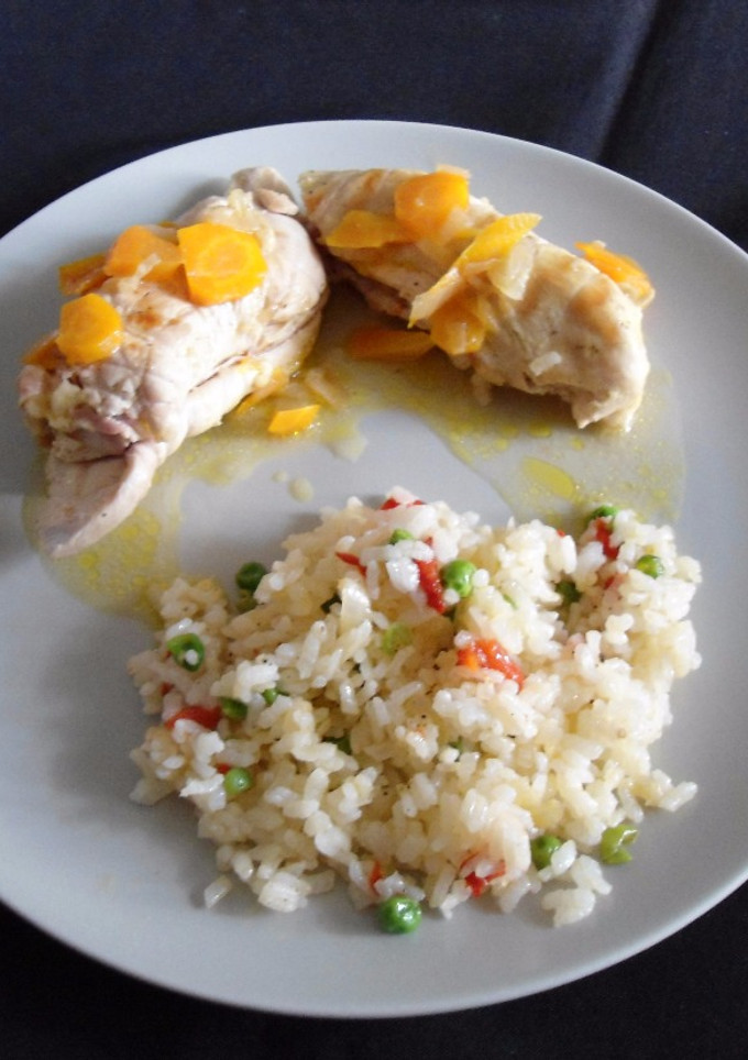Una foto de Pechugas de pollo rellenas en salsa