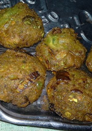 A picture of Peas Vadai.