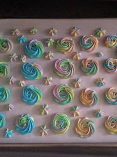 A picture of Merengue cookies.