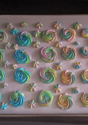 A picture of Merengue cookies.