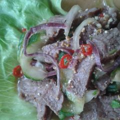 Yum Nue or beef salad A picture of Yum Nue or beef salad.