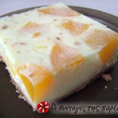 A picture of Dimitroula's peach gelatin dessert.