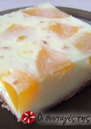 A picture of Dimitroula's peach gelatin dessert.