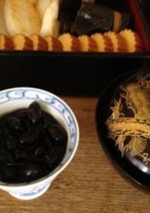 A picture of Easy Time-Saving Simmered 'Kuromame' Black Soybeans.