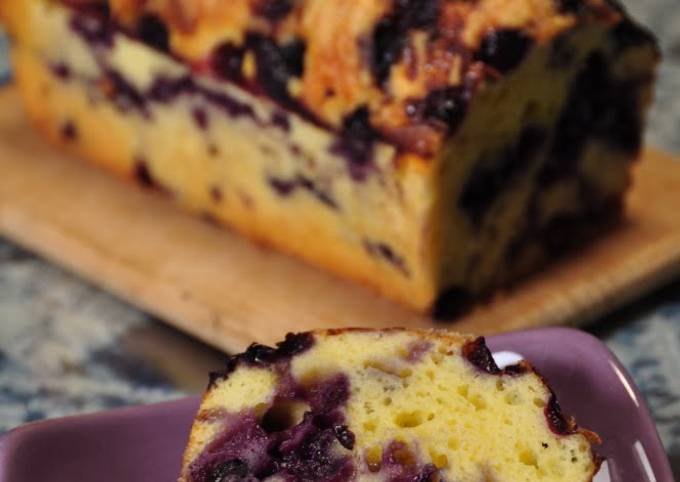 Oil-Free Blueberry Yogurt Cake