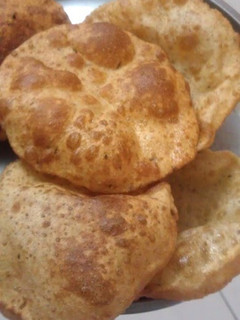 A picture of Poori--Indian Deep-Fried Bread.