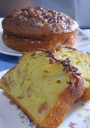 A picture of Easy and Oil-Free Apple Yogurt Cake.