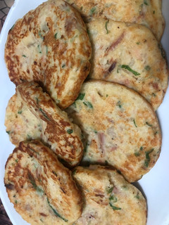 A picture of Potato Cake with Tuna.
