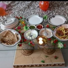 A picture of Fried chicken with chapati.