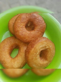 A picture of Nutmeg flavoured donuts.