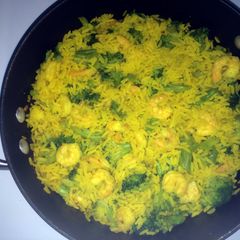 A picture of Shrimp and broccoli.