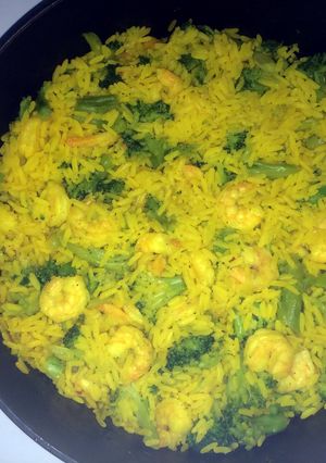 A picture of Shrimp and broccoli.