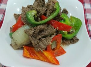 Hình của món Thịt bò xào ớt chuông.