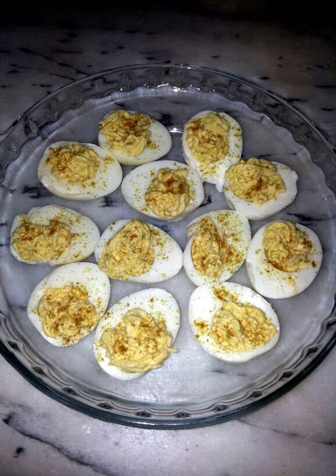 A picture of deviled eggs.