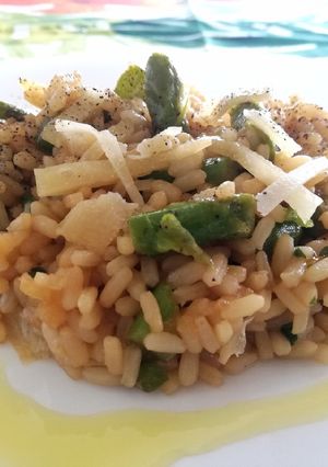 Foto di Riso con Asparagi sfumati alla Salsa di Soia e Scaglie di Pecorino Crotonese
