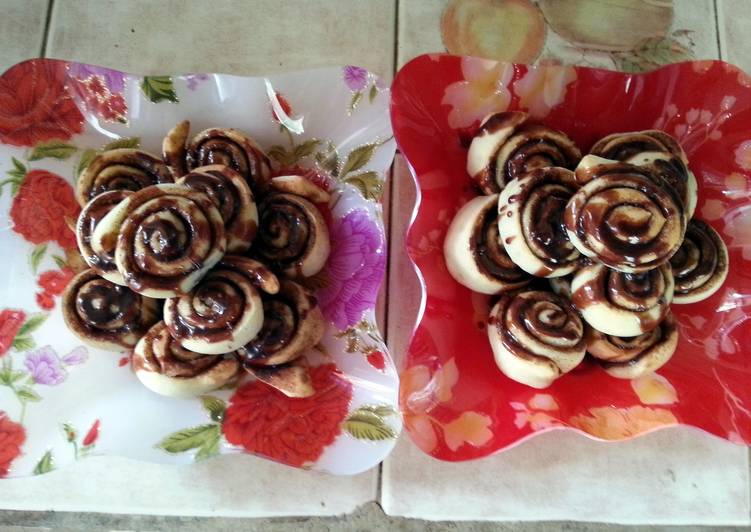 Simple Way to Prepare Super Quick Homemade Cinnabon rolls.